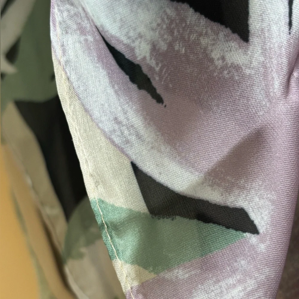 Vince Camuto Brush Floral Painterly Scarf,Square, 27x27, Black/Green Refined,EUC